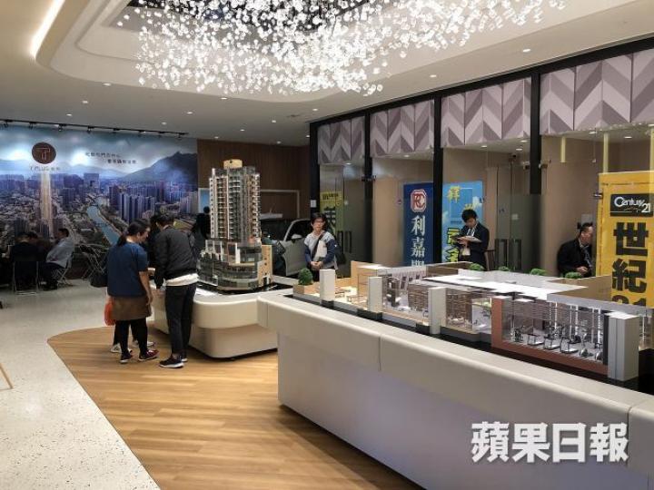 菁雋展銷廳設於屯門悅品酒店,記者到場所見,甚少客人入內了解。 菁雋展銷廳設於屯門悅品酒店,記者到場所見,甚少客人入內了解。