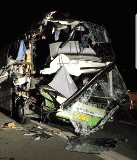 女事主參加大航假期一日團,出發當日遇車禍釀成兩死多人受傷。 女事主參加大航假期一日團,出發當日遇車禍釀成兩死多人受傷。