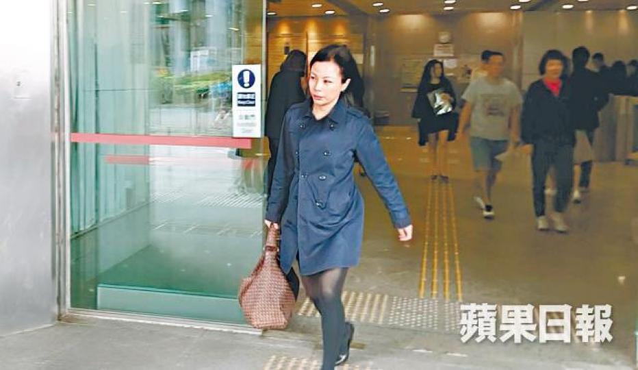 香港01的代表昨在庭外稱對裁決沒回應。伍嘉豪攝 香港01的代表昨在庭外稱對裁決沒回應。伍嘉豪攝