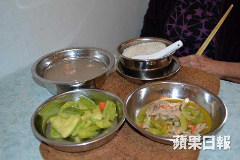 筆者憶述一位獨居婆婆出院後的情況令人憂心,多番跟進後,婆婆才肯接受送飯及陪診等服務,生活得以改善。資料圖片 筆者憶述一位獨居婆婆出院後的情況令人憂心,多番跟進後,婆婆才肯接受送飯及陪診等服務,生活得以改善。資料圖片