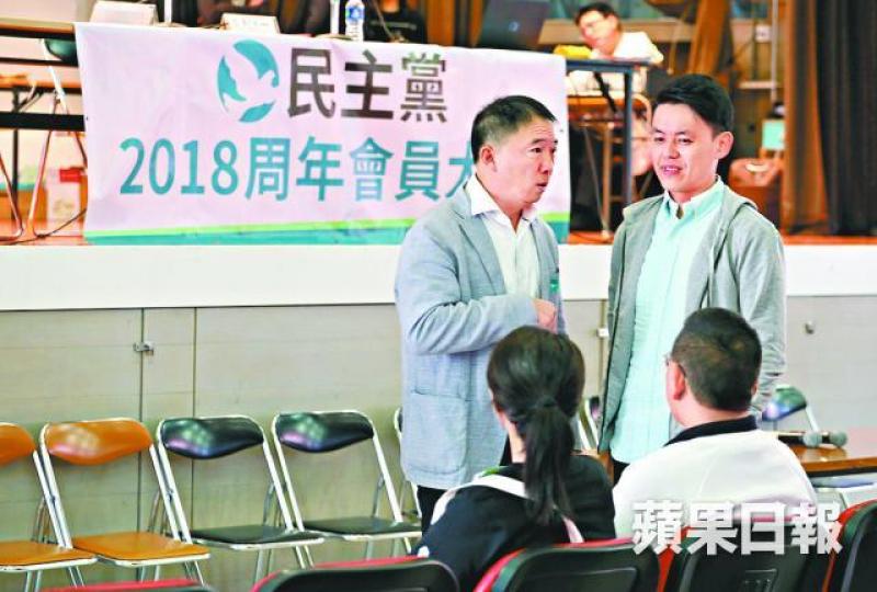 胡志偉(左)及羅健熙(右)順利連任民主黨正、副主席。劉慧卿當選民主黨紀委,旁為林卓廷。 胡志偉(左)及羅健熙(右)順利連任民主黨正、副主席。劉慧卿當選民主黨紀委,旁為林卓廷。