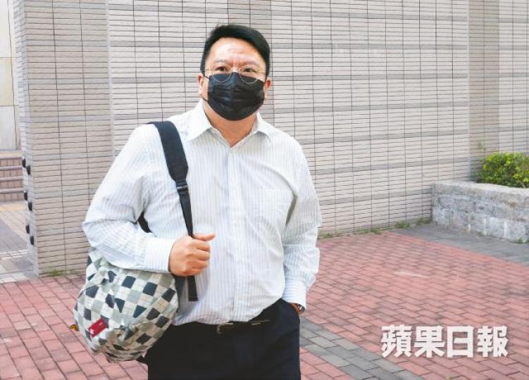 教師布志強昨指「唔知點處理」，故拒絕到醫院協助死者母親。黃耀興攝死者梁卓銘案發當日逃學，當晚接到老師電話後墮斃。梁卓銘母親張秀蘭