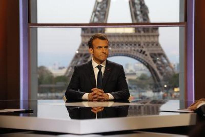 _e123_cvAN9b_macron