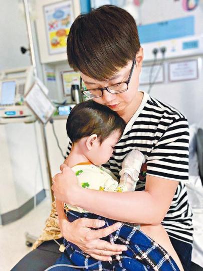 可仁父親張俊傑希望愛兒盡快接受治療。 可仁父親張俊傑希望愛兒盡快接受治療。