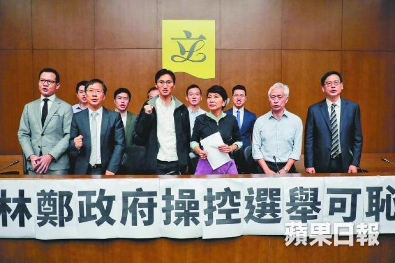 民主派昨陪同朱凱廸召開記者會,譴責港府為選舉隨意劃紅線。許頌明攝 民主派昨陪同朱凱廸召開記者會,譴責港府為選舉隨意劃紅線。許頌明攝