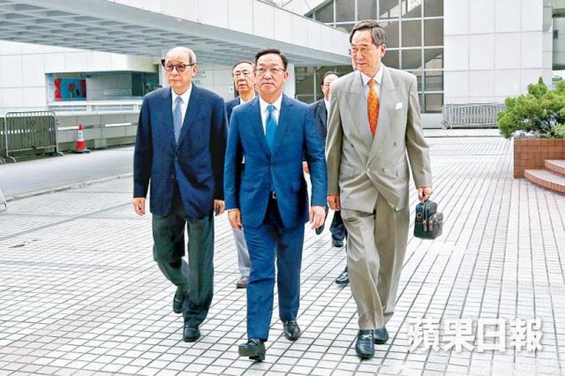 左起︰張學明、劉業強及林偉強昨到庭旁聽。張志華攝郭卓堅 左起︰張學明、劉業強及林偉強昨到庭旁聽。張志華攝郭卓堅