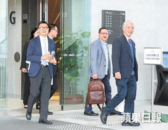 左起:佔中三子陳健民、戴耀廷和朱耀明昨離開西九龍法院。黃耀興攝 左起:佔中三子陳健民、戴耀廷和朱耀明昨離開西九龍法院。黃耀興攝