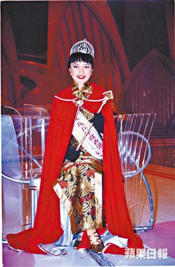 楊婉儀1995年成為香港小姐冠軍獲得真鑽后冠。楊婉儀在公司註冊紀錄中報稱居於薄扶林冠冕臺。 楊婉儀1995年成為香港小姐冠軍獲得真鑽后冠。楊婉儀在公司註冊紀錄中報稱居於薄扶林冠冕臺。