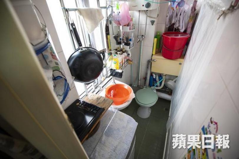 香港不少人蝸居於劏房,政府確實要堅持多元覓地的決心,紓緩基層急切的住屋需要。資料圖片 香港不少人蝸居於劏房,政府確實要堅持多元覓地的決心,紓緩基層急切的住屋需要。資料圖片