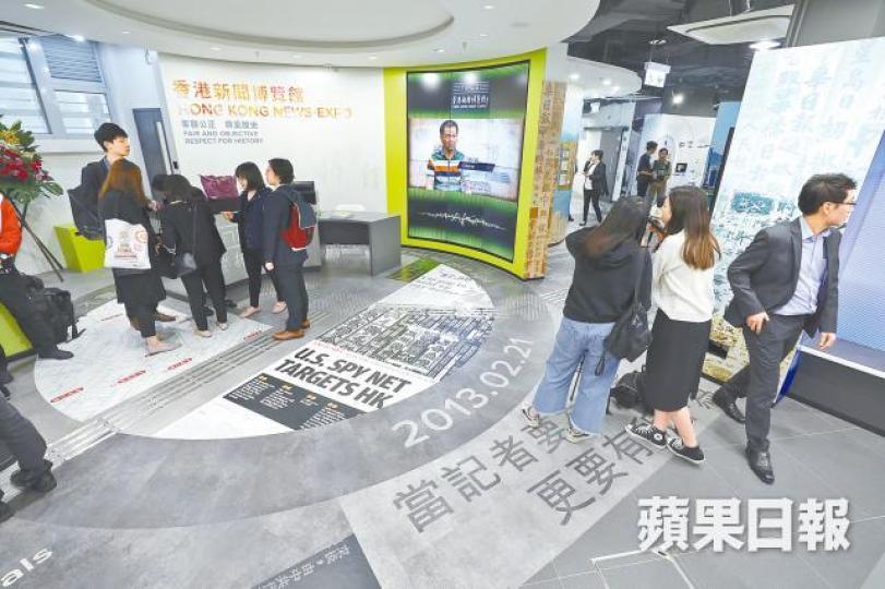 新聞博覽館昨日開幕,料12月底正式向公眾開放。李家皓攝林鄭月娥(中)出席開幕禮時稱,博覽館落戶必列箒士街街市史蹟,是她任職發展局長期間的功勞。 新聞博覽館昨日開幕,料12月底正式向公眾開放。李家皓攝林鄭月娥(中)出席開幕禮時稱,博覽館落戶必列箒士街街市史蹟,是她任職發展局長期間的功勞。