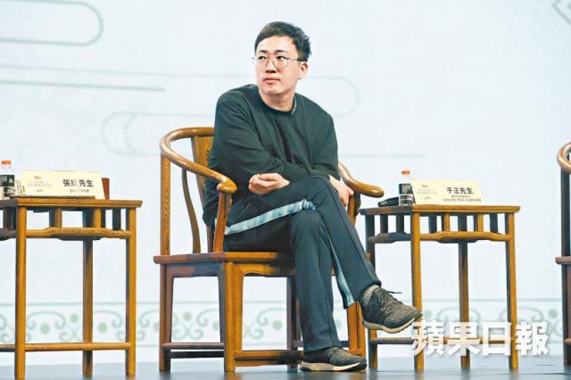 于正認為好的製片人會自己創作劇本,他從不迷戀大師,劇組因才羅致,包括幕前幕後。宮廷劇編劇出身的于正,早年創作《宮鎖心玉》捧紅了馮紹峰、楊冪。于正先後製作多齣金庸小說改編劇集,《神鵰俠侶》陳妍希的小龍女扮相成為一時熱話。 于正認為好的製片人會自己創作劇本,他從不迷戀大師,劇組因才羅致,包括幕前幕後。宮廷劇編劇出身的于正,早年創作《宮鎖心玉》捧紅了馮紹峰、楊冪。于正先後製作多齣金庸小說改編劇集,《神鵰俠侶》陳妍希的小龍女扮相成為一時熱話。