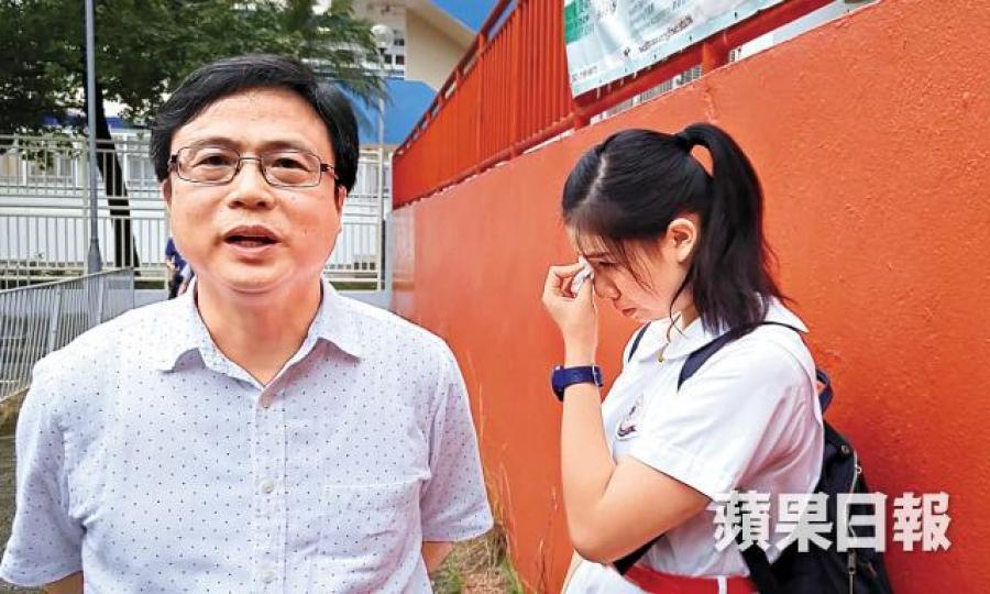 副校長溫建國勸阻學生派港獨單張，學生受壓落淚。資料圖片