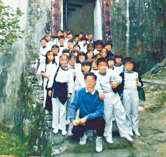 涉性侵案的麥姓教師曾帶領學生旅行參觀。受訪者提供圖片 涉性侵案的麥姓教師曾帶領學生旅行參觀。受訪者提供圖片