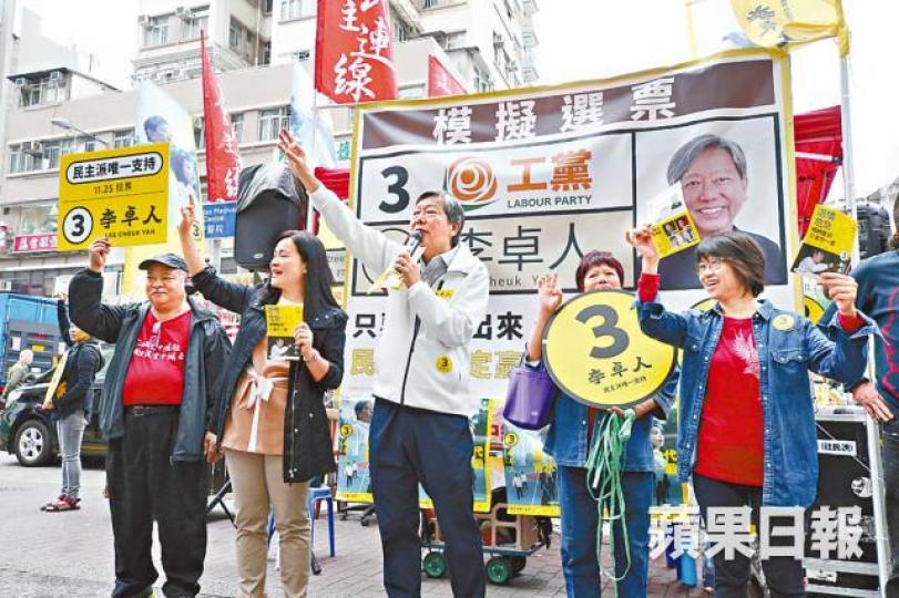劉小麗力撐泛民代表李卓人參選,坦然對補選結果感心痛。朱家駿攝 劉小麗力撐泛民代表李卓人參選,坦然對補選結果感心痛。朱家駿攝