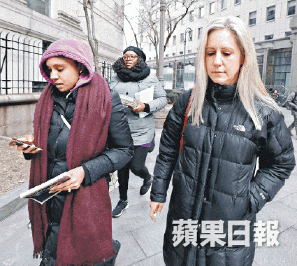 陪審員經歷約4小時商討後達成何志平案裁決後離開法院。王心義攝 陪審員經歷約4小時商討後達成何志平案裁決後離開法院。王心義攝