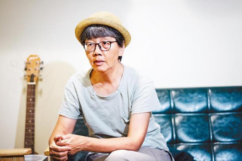 面對日益嚴峻的審查問題,May Fung認為只要藝文界集合力量,定能守住自由。合舍創辦人王天仁認為最可怕的,是明明做合理的事,卻又因怕被某些勢力干擾而不敢做。碧波押策展人三木曾活躍於中國,正因曾活在專制牢籠內,對政治審查有更深體會。 面對日益嚴峻的審查問題,May Fung認為只要藝文界集合力量,定能守住自由。合舍創辦人王天仁認為最可怕的,是明明做合理的事,卻又因怕被某些勢力干擾而不敢做。碧波押策展人三木曾活躍於中國,正因曾活在專制牢籠內,對政治審查有更深體會。