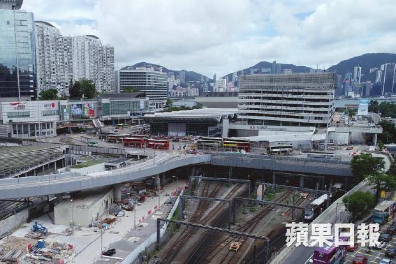 港鐵發言人稱,港鐵一定會聘用合資格承辦商負責開鑿紅磡站月台石屎的工程。 港鐵發言人稱,港鐵一定會聘用合資格承辦商負責開鑿紅磡站月台石屎的工程。