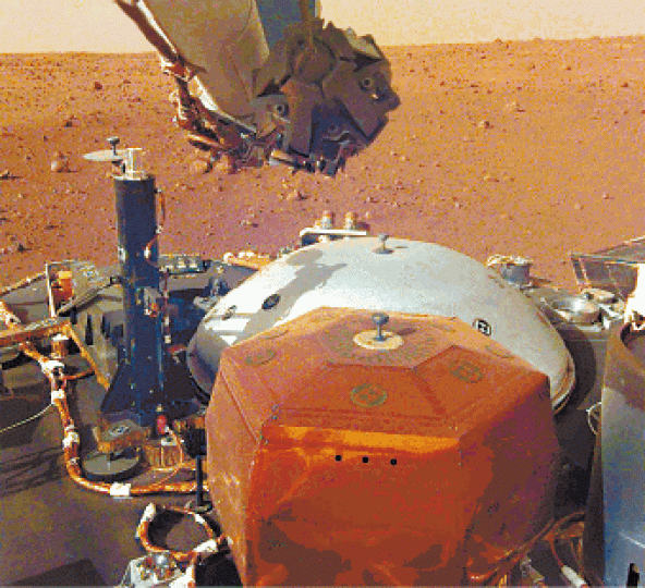 洞察號正於火星埃律西昂平原執行任務。 洞察號正於火星埃律西昂平原執行任務。