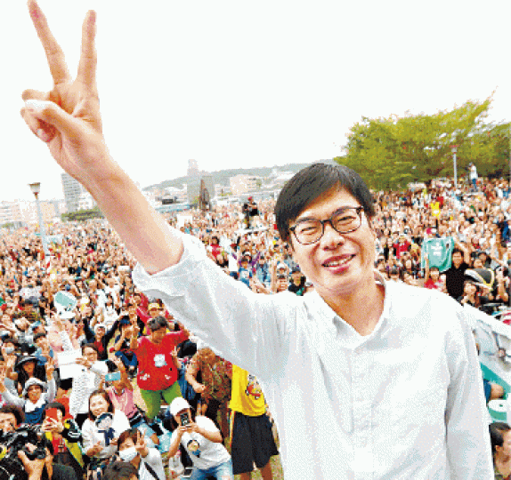 陳其邁舉辦咖啡音樂會吸引過萬人到場。台灣《蘋果日報》 陳其邁舉辦咖啡音樂會吸引過萬人到場。台灣《蘋果日報》
