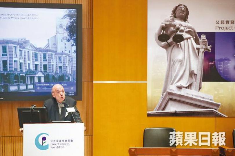 終審法院非常任法官包致金昨出席論壇,批評香港民主進程停滯不前。謝榮耀攝 終審法院非常任法官包致金昨出席論壇,批評香港民主進程停滯不前。謝榮耀攝