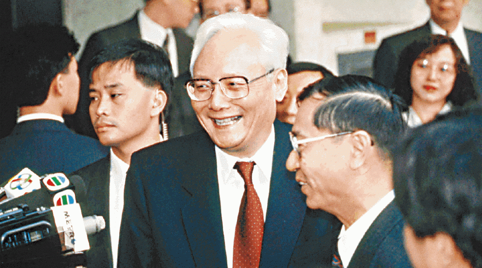 魯平1992年訪港,只私下約見民協及匯點,被指分化民主派。《壹週刊》圖片 魯平1992年訪港,只私下約見民協及匯點,被指分化民主派。《壹週刊》圖片