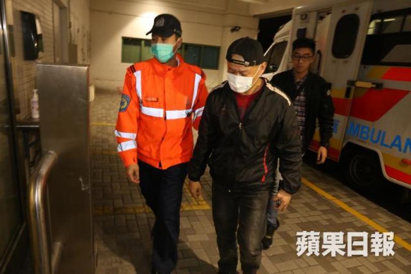 警員在金碧花園對開現場調查。謝志輝攝 警員在金碧花園對開現場調查。謝志輝攝