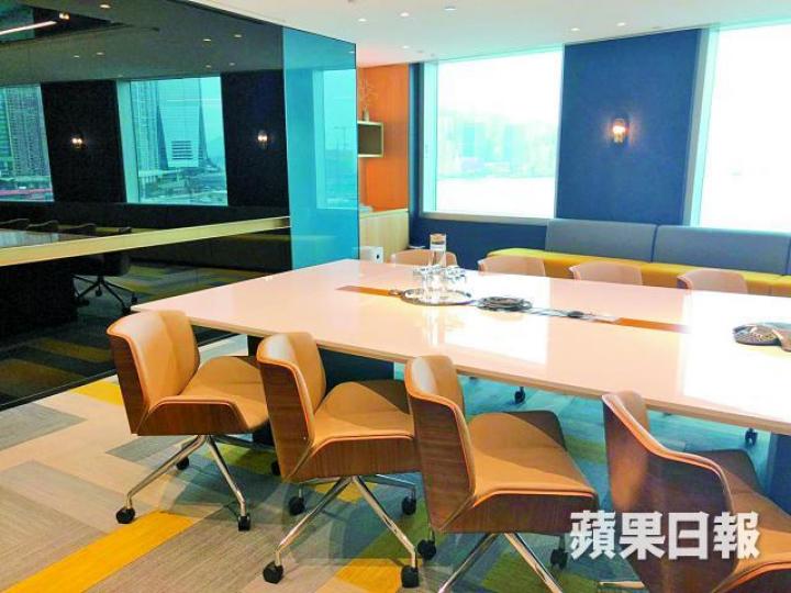 勞力士大盜所租用的尖沙嘴共享辦公室極豪華,更有全海景會議室。 勞力士大盜所租用的尖沙嘴共享辦公室極豪華,更有全海景會議室。