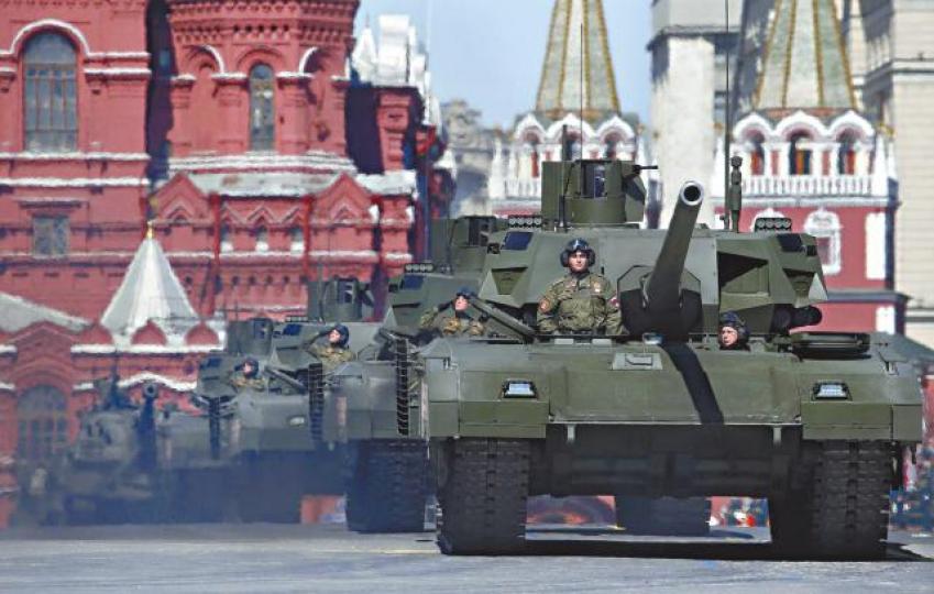 俄軍在5月的閱兵儀式上,亮出T-14阿瑪塔主力戰車。 路透社 俄軍在5月的閱兵儀式上,亮出T-14阿瑪塔主力戰車。 路透社