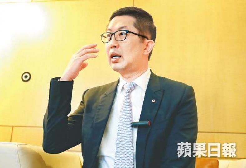 彭醫生指,注射肉毒桿菌前必須進行詳細評估。朱永倫攝 彭醫生指,注射肉毒桿菌前必須進行詳細評估。朱永倫攝