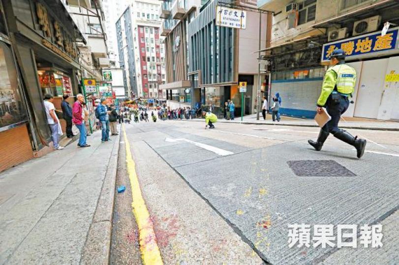 警員事後在長康街斜路調查。陳善南攝 警員事後在長康街斜路調查。陳善南攝