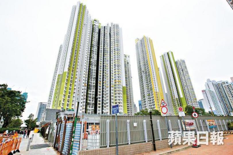 麗翠苑地理方便,僅數分鐘路程可到長沙灣港鐵站。 麗翠苑地理方便,僅數分鐘路程可到長沙灣港鐵站。
