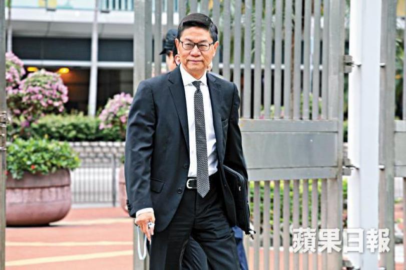 港鐵前工程總監黃唯銘昨作供。 港鐵前工程總監黃唯銘昨作供。