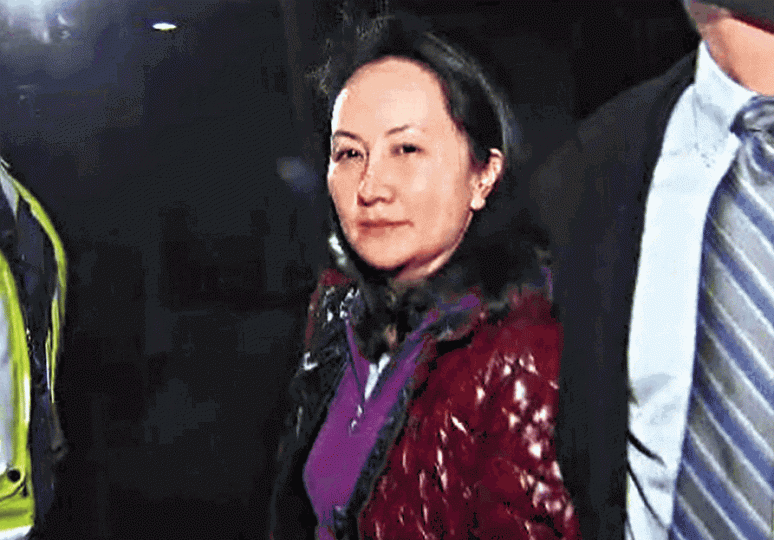 孟晚舟獲准保釋後離開法院,其間一直保持沉默。加拿大CTV電視畫面孟的丈夫劉曉棕(右二)昨換上樸素衣服到庭旁聽。路透社 孟晚舟獲准保釋後離開法院,其間一直保持沉默。加拿大CTV電視畫面孟的丈夫劉曉棕(右二)昨換上樸素衣服到庭旁聽。路透社