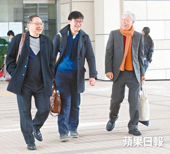 左起:戴耀廷、張秀賢和朱耀明昨離開西九龍法院。李潤芳攝 左起:戴耀廷、張秀賢和朱耀明昨離開西九龍法院。李潤芳攝