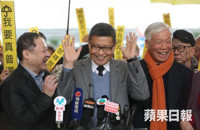 陳健民發言後,不慎以候選人稱呼其他被告,眾人即忍俊不禁。陳善南攝 陳健民發言後,不慎以候選人稱呼其他被告,眾人即忍俊不禁。陳善南攝