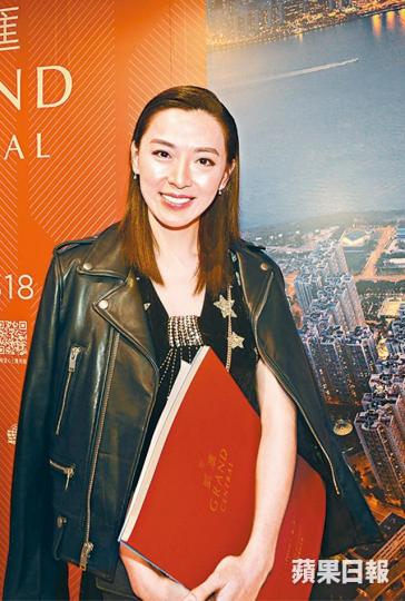陳煒昨參觀凱滙示範單位,指三房戶「價錢好OK」。凱滙銷情熾熱,首批488伙在七小時內沽清。信置表示,會先集中完成凱滙一期的銷售工作,之後才部署第二期。資料圖片 陳煒昨參觀凱滙示範單位,指三房戶「價錢好OK」。凱滙銷情熾熱,首批488伙在七小時內沽清。信置表示,會先集中完成凱滙一期的銷售工作,之後才部署第二期。資料圖片