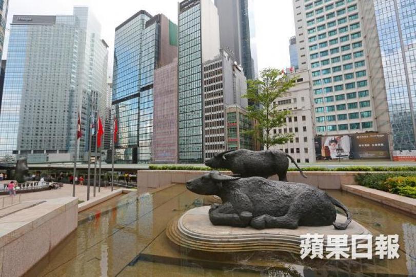 大市holiday mood指數急升溫,根據經驗,悶市總有一兩日會炒爆邊。 資料圖片 大市holiday mood指數急升溫,根據經驗,悶市總有一兩日會炒爆邊。 資料圖片