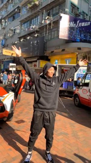 幣少喜歡以casual wear打扮見人,就像矽谷的IT精英一樣。 互聯網圖片 幣少喜歡以casual wear打扮見人,就像矽谷的IT精英一樣。 互聯網圖片