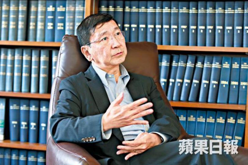 陳文敏指過往一般涉及高官案件,律政司為避嫌都會尋求獨立法律意見。律政司自行決定不檢控梁振英;圖為司長鄭若驊。資料圖片涉及UGL案的前特首梁振英獲律政司放生。 陳文敏指過往一般涉及高官案件,律政司為避嫌都會尋求獨立法律意見。律政司自行決定不檢控梁振英;圖為司長鄭若驊。資料圖片涉及UGL案的前特首梁振英獲律政司放生。