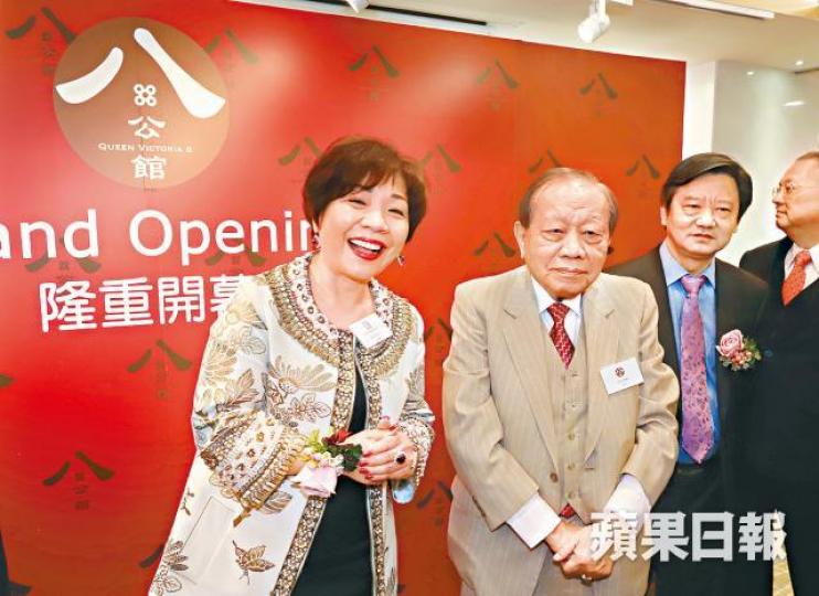 「小巴大王」馬亞木有份投資嘅八公館新開張,朱太(左)都有撐場。譚德潤攝
「小巴大王」馬亞木有份投資嘅八公館新開張,朱太(左)都有撐場。譚德潤攝