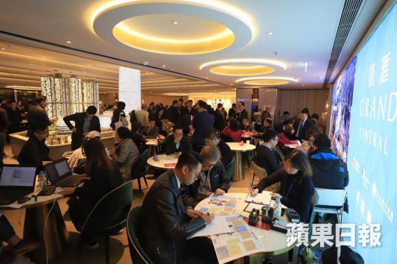 像凱滙這些大型樓盤,物業代理通常會非常落力,希望在第一輪銷售能夠做到一Q清枱。 資料圖片 像凱滙這些大型樓盤,物業代理通常會非常落力,希望在第一輪銷售能夠做到一Q清枱。 資料圖片