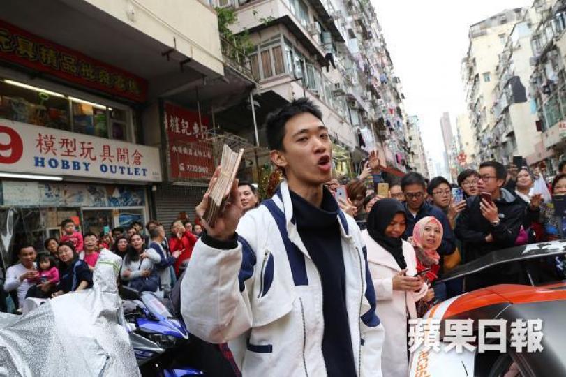 派錢是犯法行為,搞事者高調大搞,是目無法紀,與政府為敵。 資料圖片 派錢是犯法行為,搞事者高調大搞,是目無法紀,與政府為敵。 資料圖片