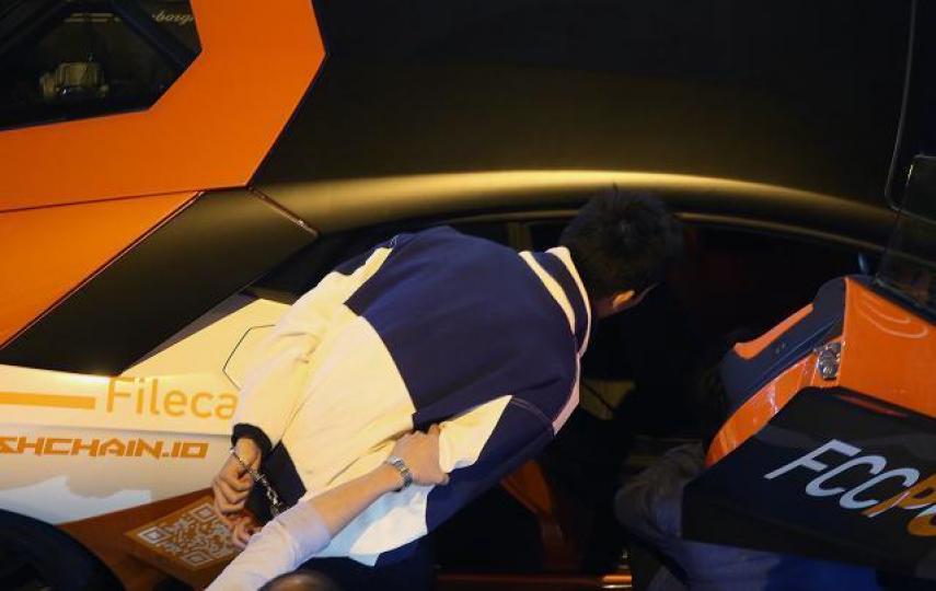 幣少爺預言「有一日錢可以從天而降」,預言成真後,他被扣孖葉,他推介的加密貨幣FCC一度急跌7成。 資料圖片/互聯網圖片 幣少爺預言「有一日錢可以從天而降」,預言成真後,他被扣孖葉,他推介的加密貨幣FCC一度急跌7成。 資料圖片/互聯網圖片