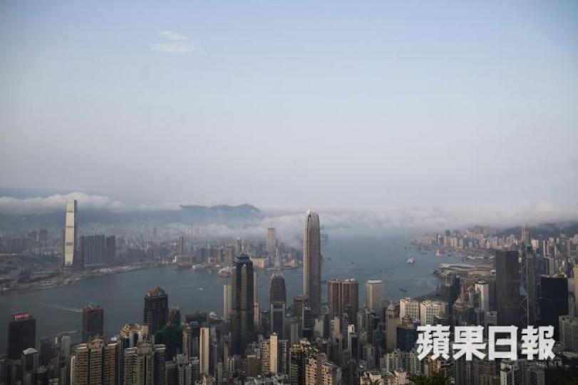 香港位處中美相爭的風眼位,兩頭唔到岸,寄望來年股市有好表現可能只是奢望。 資料圖片 香港位處中美相爭的風眼位,兩頭唔到岸,寄望來年股市有好表現可能只是奢望。 資料圖片