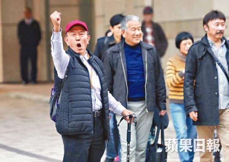 唐發祥(左)聞判後大叫「香港政府係港獨幫兇」。資料圖片 唐發祥(左)聞判後大叫「香港政府係港獨幫兇」。資料圖片