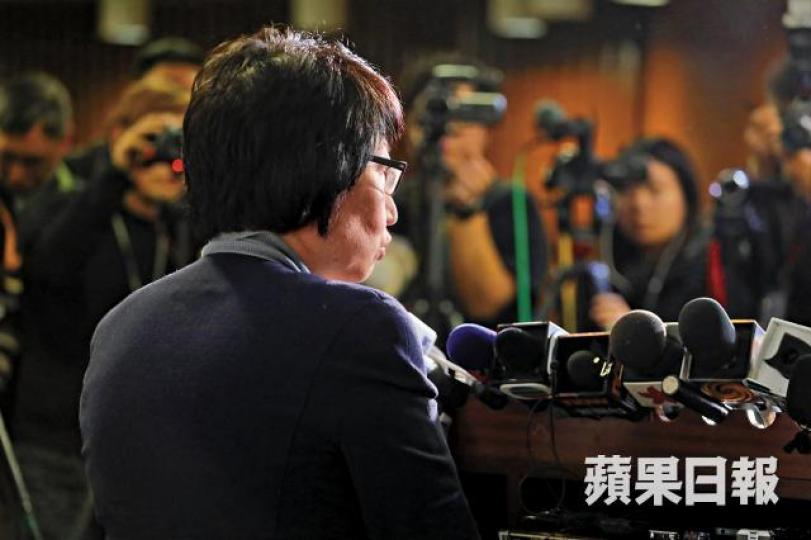 律政司不告梁振英惹來極大迴響,鄭若驊卻在休假置身事外。資料圖片大律師公會主席戴啟思早前表明,就算有司法覆核進行也無礙鄭若驊交代事件。資料圖片 律政司不告梁振英惹來極大迴響,鄭若驊卻在休假置身事外。資料圖片大律師公會主席戴啟思早前表明,就算有司法覆核進行也無礙鄭若驊交代事件。資料圖片