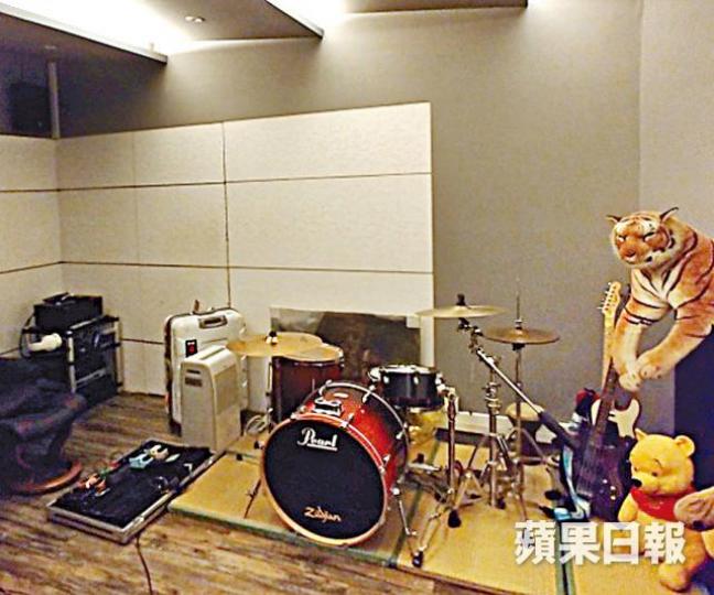 鄭若驊的海詩別墅4號屋地庫設有band房。資料圖片潘樂陶的3號屋地庫設酒窖,存放逾200支酒。 鄭若驊的海詩別墅4號屋地庫設有band房。資料圖片潘樂陶的3號屋地庫設酒窖,存放逾200支酒。