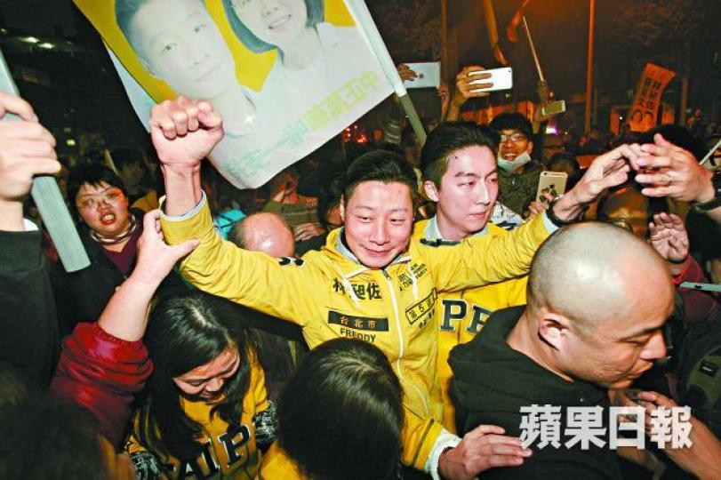 閃靈主音林昶佐2016年參選台灣立委選舉並當選。 閃靈主音林昶佐2016年參選台灣立委選舉並當選。
