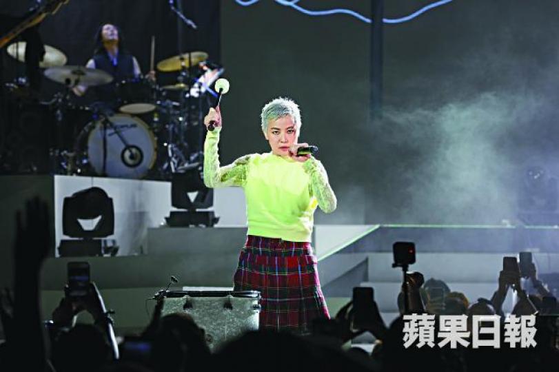 何韻詩一連六晚在沙田科學園舉行音樂節,惟嘉賓閃靈樂團未能獲發簽證入境。台灣閃靈樂團作品以台灣神話、傳說、歷史為靈感主軸,主音林昶佐則主張台獨。CHTHONIC 閃靈fb圖片 何韻詩一連六晚在沙田科學園舉行音樂節,惟嘉賓閃靈樂團未能獲發簽證入境。台灣閃靈樂團作品以台灣神話、傳說、歷史為靈感主軸,主音林昶佐則主張台獨。CHTHONIC 閃靈fb圖片
