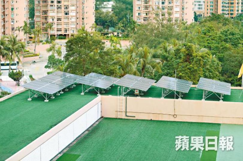 香港黃金海岸酒店是香港首間酒店參加上網電價,在天台安裝68塊太陽能板發電。王子俊攝 香港黃金海岸酒店是香港首間酒店參加上網電價,在天台安裝68塊太陽能板發電。王子俊攝